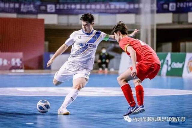 马刺主帅：福克斯被球迷交易上百次了 关键球还给他